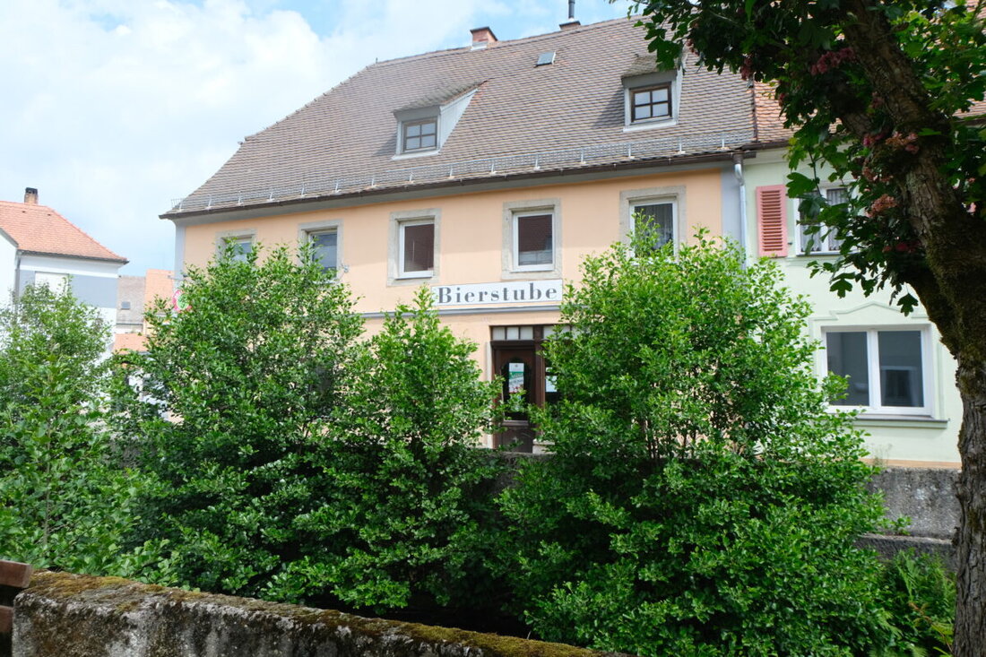 Floß. Mit dem Slogan „Brauhaus Floß – offen is“ wirbt Braumeister Ludwig Koch zum Jausenfest am Freitag, 5. Juni, von 16 bis 22 Uhr in den Räumen des Brauhauses und in der Unteren Bachgasse, direkt am Floßbach gelegen.
