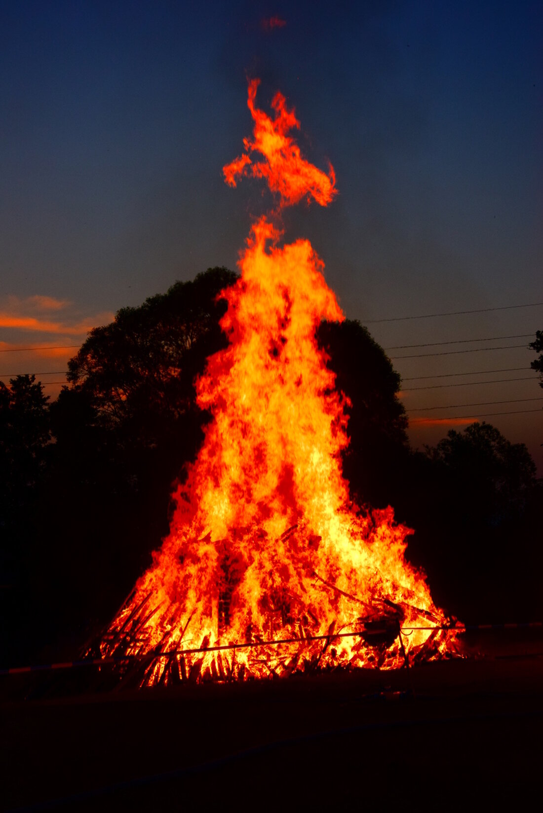 Döllnitz. Die Döllnitzer Dorfjugend lädt abermals die Bevölkerung zum „Johannisfeuer“ ein, da es am vergangen Samstag wegen des plötzlich auftretenden Gewitters nicht stattfinden konnte. Von Sieglinde Schärtl So ist der [&hellip;]