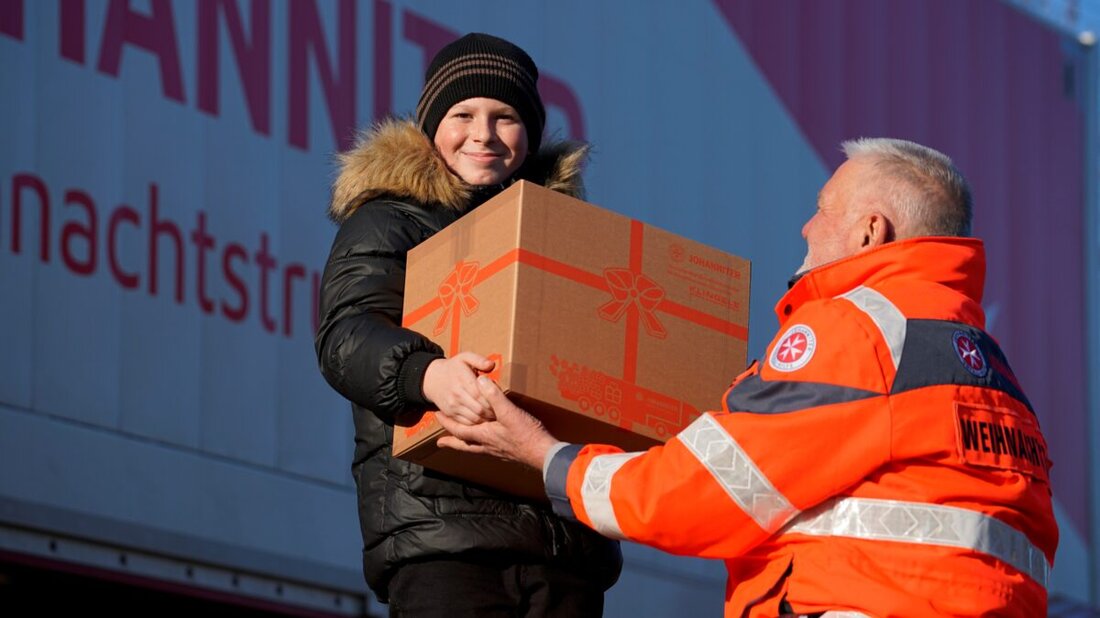 Ostbayern. Ab 14. November rufen die Johanniter wieder zum Päckchenpacken für den Weihnachtstrucker auf. Bis 11. Dezember können Hilfspakete abgegeben oder virtuell gepackt werden – ein starkes Zeichen der Solidarität.