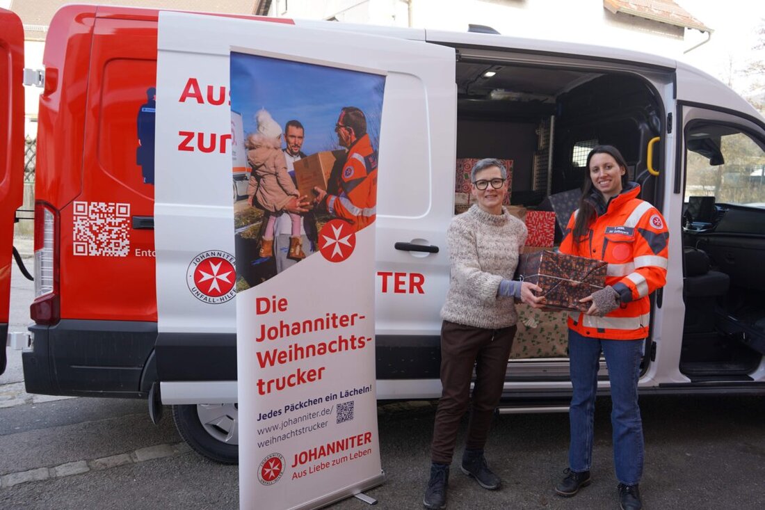 Amberg. Die Johanniter übergaben vergangene Woche im Rahmen ihrer Weihnachtstrucker-Aktion Weihnachtspakete an die Amberger Tafel. 40 Pakete unterstützen bedürftige Menschen in der Region. Jedes Paket wurde nach den Vorgaben der Johanniter-Packliste zusammengestellt und enthält eine Mischung aus Lebensmitteln und Hygieneartikeln.