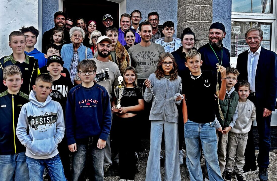 Weiden. Bei der ADAC-Fuchssuchfahrt starteten 27 Autos mit 82 Teilnehmern und meisterten Spiele und Rätsel. Jolina Lang gewann die Prüfungen, David Lukas wurde neuer Fuchs.