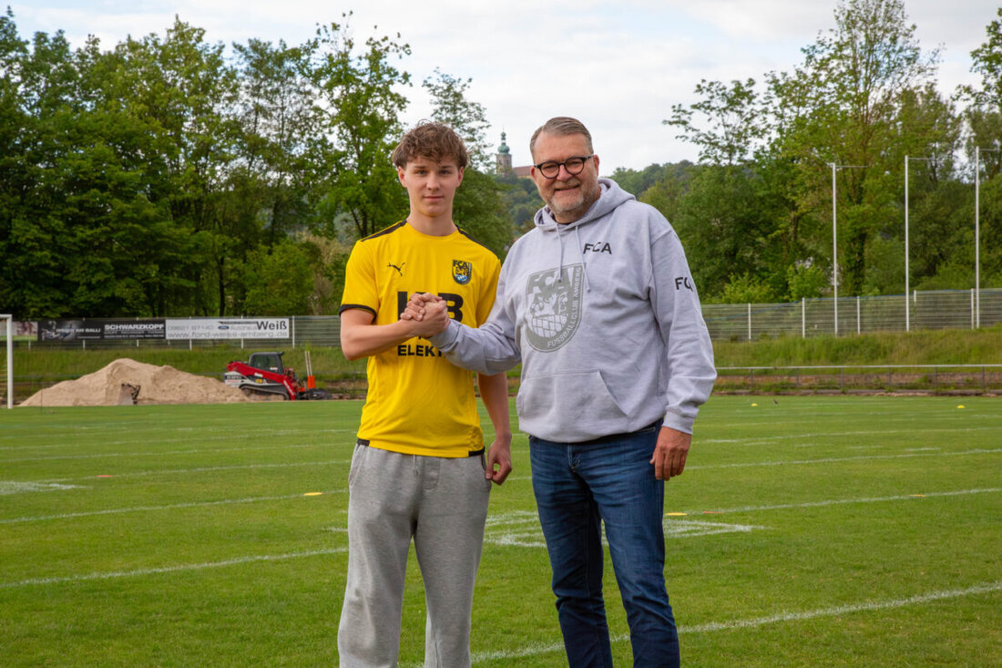 Amberg. Der FC Amberg verpflichtet den 19-jährigen Offensivspieler Jonas Tepper vom ASV Burglengenfeld. Er ist für die erste Mannschaft eingeplant und soll sich in der Landesliga beweisen; online ab 15 Uhr.