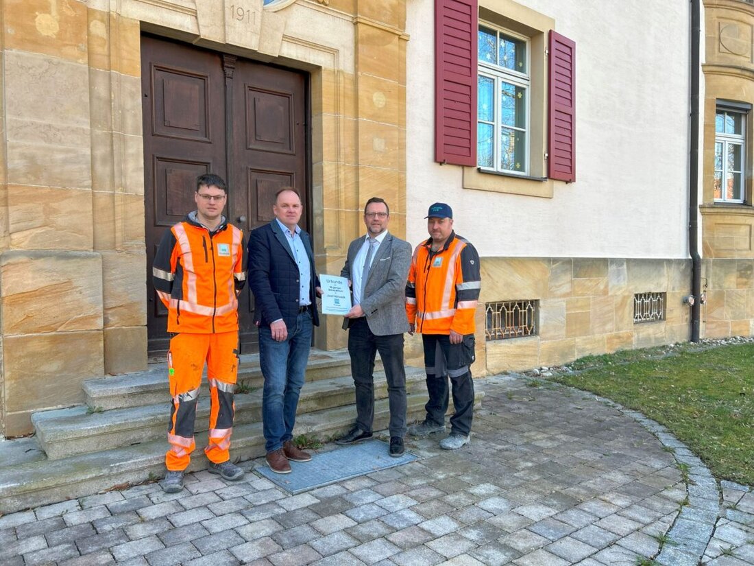 Burglengenfeld. Josef Hollweck wurde nach 25 Jahren Tätigkeit bei den Stadtwerken Burglengenfeld für seine Verdienste und technische Einflüsse offiziell geehrt.
