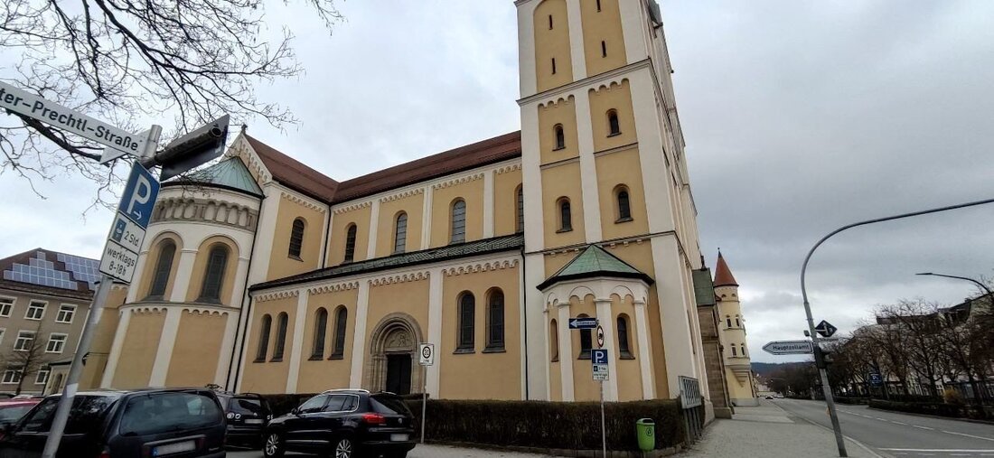 Weiden. Bei der Mittagsandacht Punkt zwölf in der Josefskirche begeisterte Organist Valerij Bukreev mit Werken von Bach, Gordon Young und Dubois, während Simone Spiegler die Lesungen vortrug.
