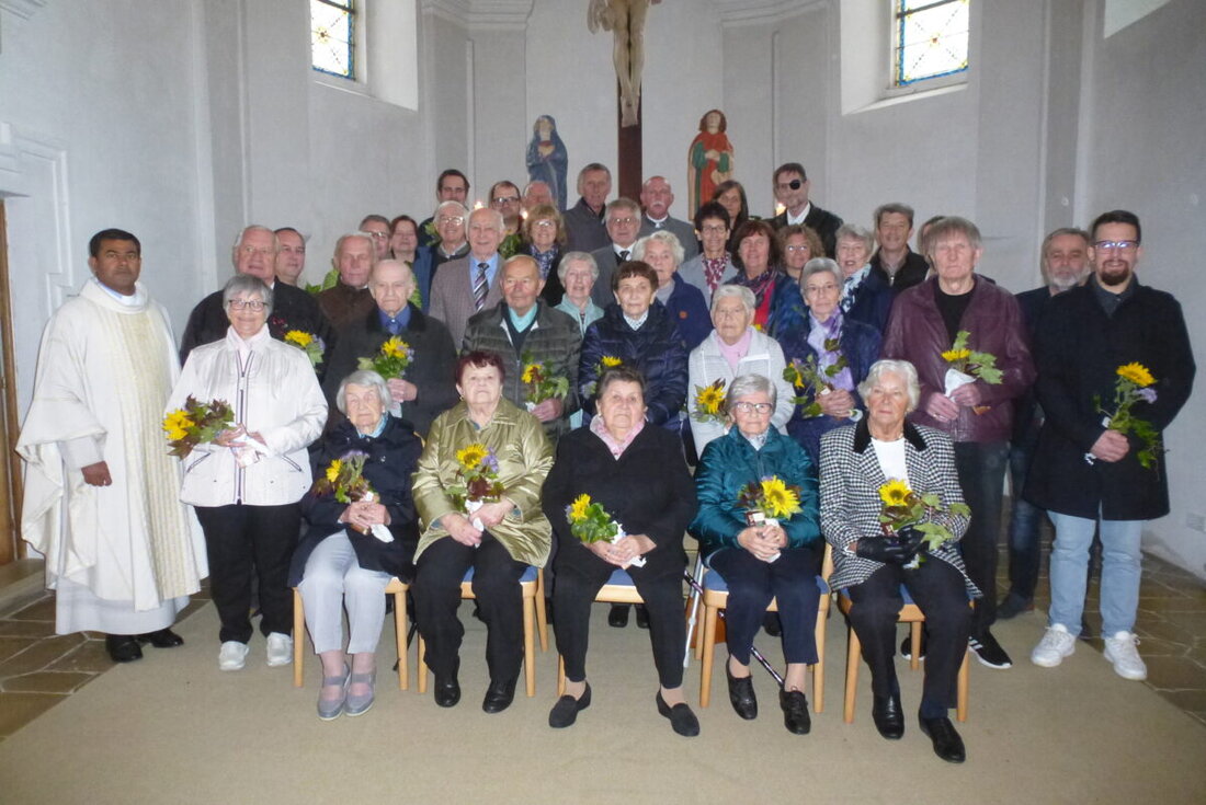 Kaltenbrunn. Rund 40 Menschen feierten am 12. Oktober ihre Jubelkommunion, darunter fünf mit 80-jährigem Jubiläum. Musik und Gemeinschaft prägten die Feier.