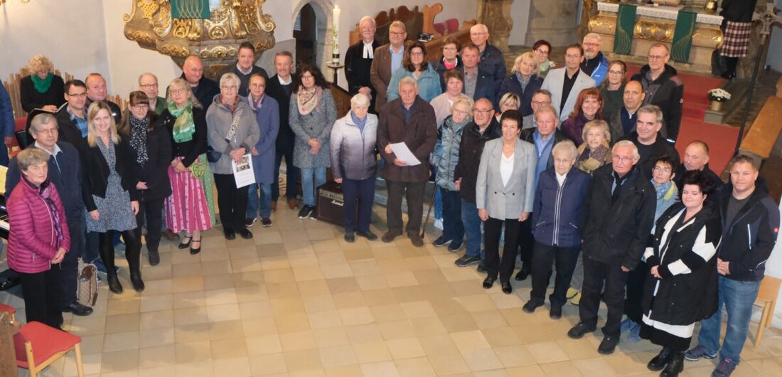 Floß. 26 Paare aus Floß und Flossenbürg feierten im Gotteshaus St. Johannes Baptista ihr Ehejubiläum. Musik und Abendmahl stärkten die Gemeinschaft.