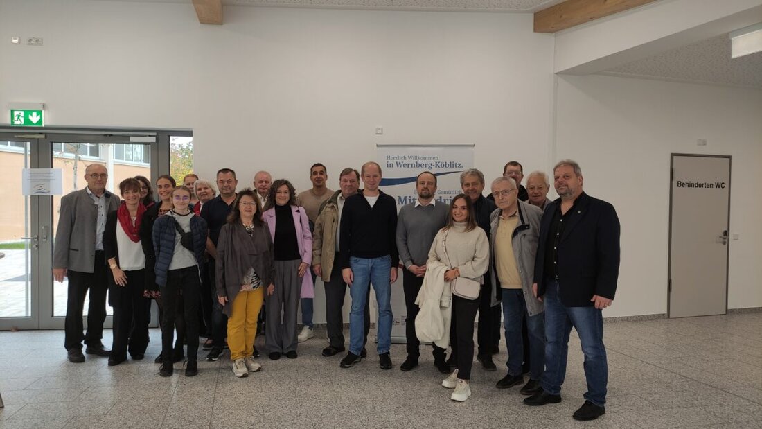 Wernberg-Köblitz. Gäste und Gastgeber besichtigten Sporthalle und Schule, unternahmen Rundgang und Busrundfahrt und bekräftigten anlässlich 15 Jahren Städtepartnerschaft die weitere Zusammenarbeit.
