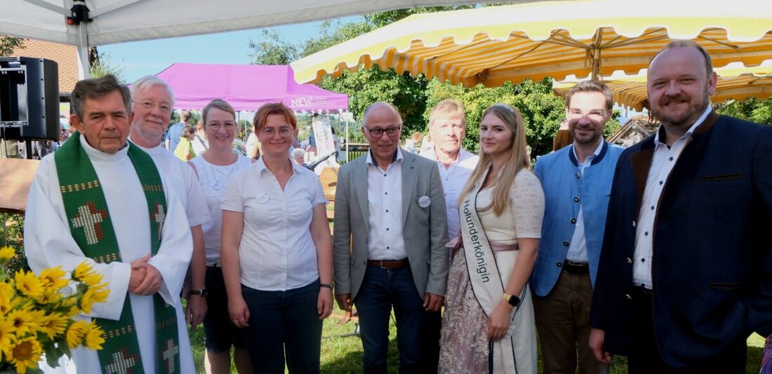 Floß. Der Kreislehrgarten feierte 30 Jahre mit Danke-Gottesdienst, Infos, Musik und Familienprogramm. Der Landrat lobte das Engagement und spendete 500 Euro.