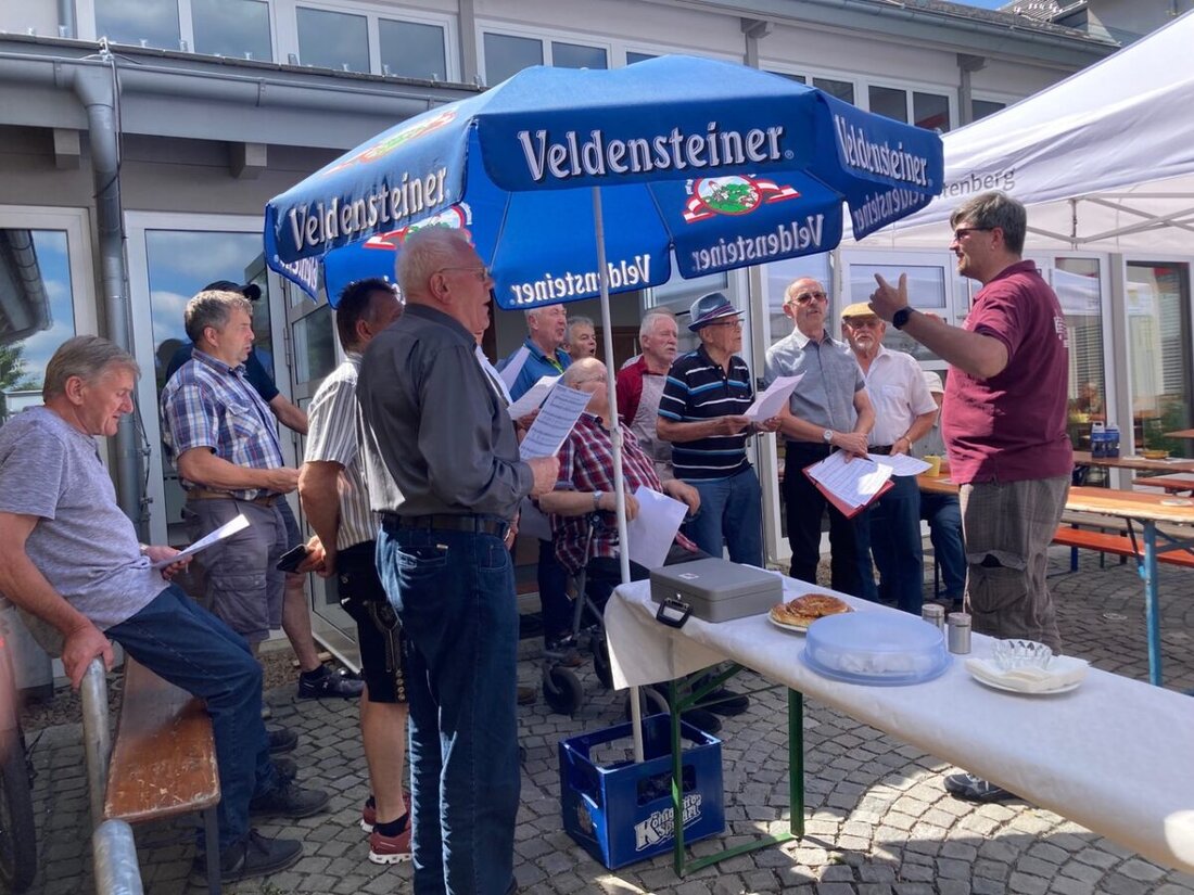 Leuchtenberg. Der Männergesangverein Liederkranz feiert am Sonntag sein 155. Jubiläum mit Gottesdienst um 10.15 Uhr, Gedenksteinweihe um 14 Uhr und Gartenfest im Gemeindezentrum mit Musik, Kulinarik und Hüpfburg.