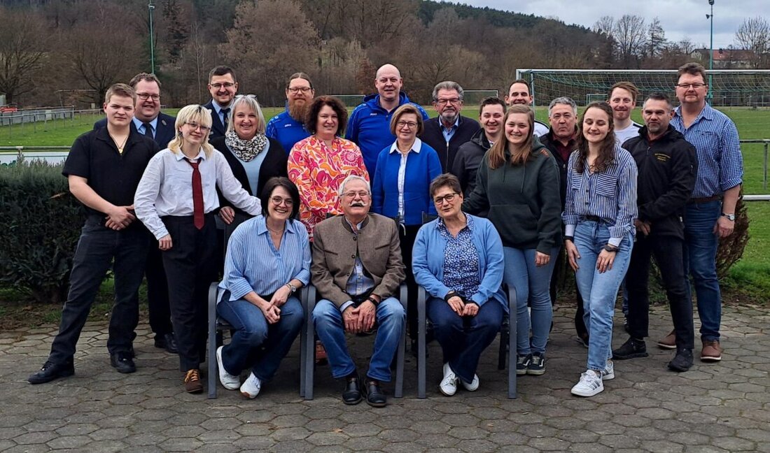 Pfreimd/Weihern. Der Weiherner Sylvester Kurzwart feierte am Sonntag seinen 80. Geburtstag bei bester Gesundheit mit Familie, Freunden und Vereinen. Er ist als Bäcker, Sportsmann und Helfer eine Stütze des Dorfes.