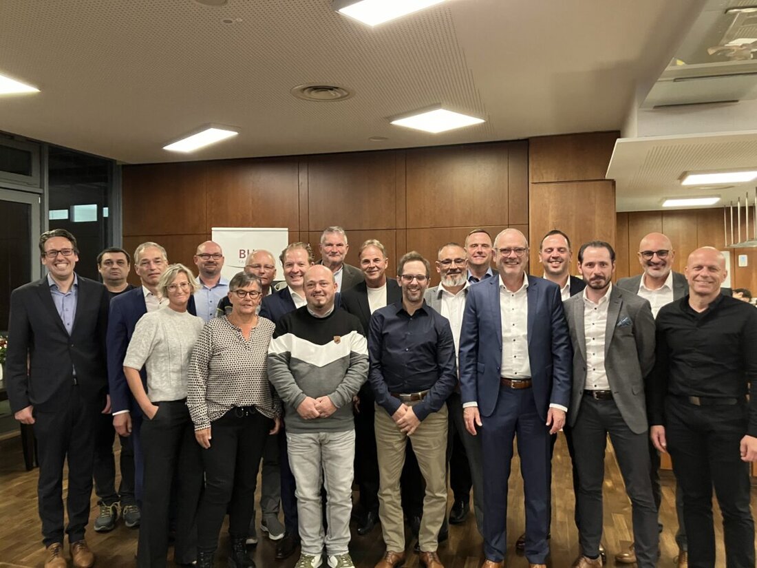 Weiden. Schönwald/Weiden. Am Freitag durfte die Geschäftsleitung der BHS tabletop in der Max-Reger-Halle in Weiden eine besondere Ehrung vornehmen. 36 Mitarbeiter wurden in einer Feier für ihre langjährige Treue zum Unternehmen geehrt.