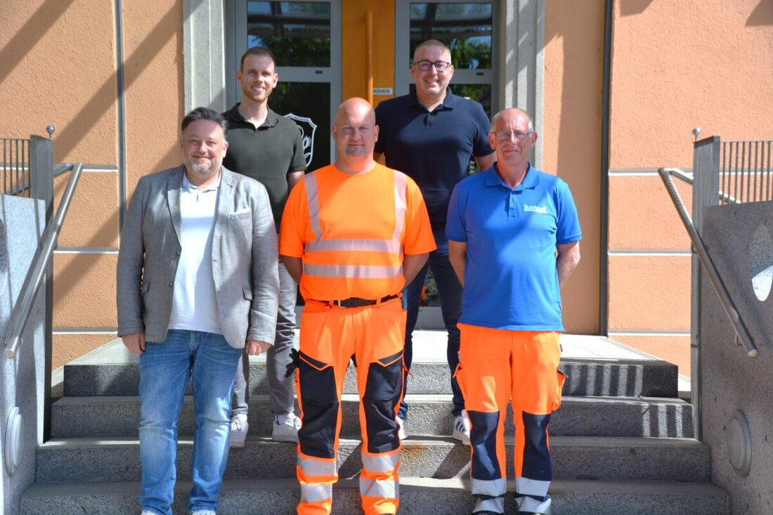 Teublitz. Jürgen Meier schließt sich als engagierter Mitarbeiter dem Bauhof-Team für öffentliche Grünanlagen an, bringt handwerkliches Können und Leidenschaft für Gartenarbeit mit.