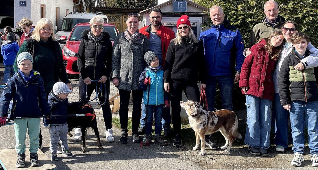 Weiden. Junge Brandweihersiedler räumten beim Ramadama rund um den Brandweiher Müll auf und malten Ersatz-Ostereier für den Osterbrunnen. Weniger Abfall als in den Vorjahren und viel Gemeinschaftssinn prägten den Tag.