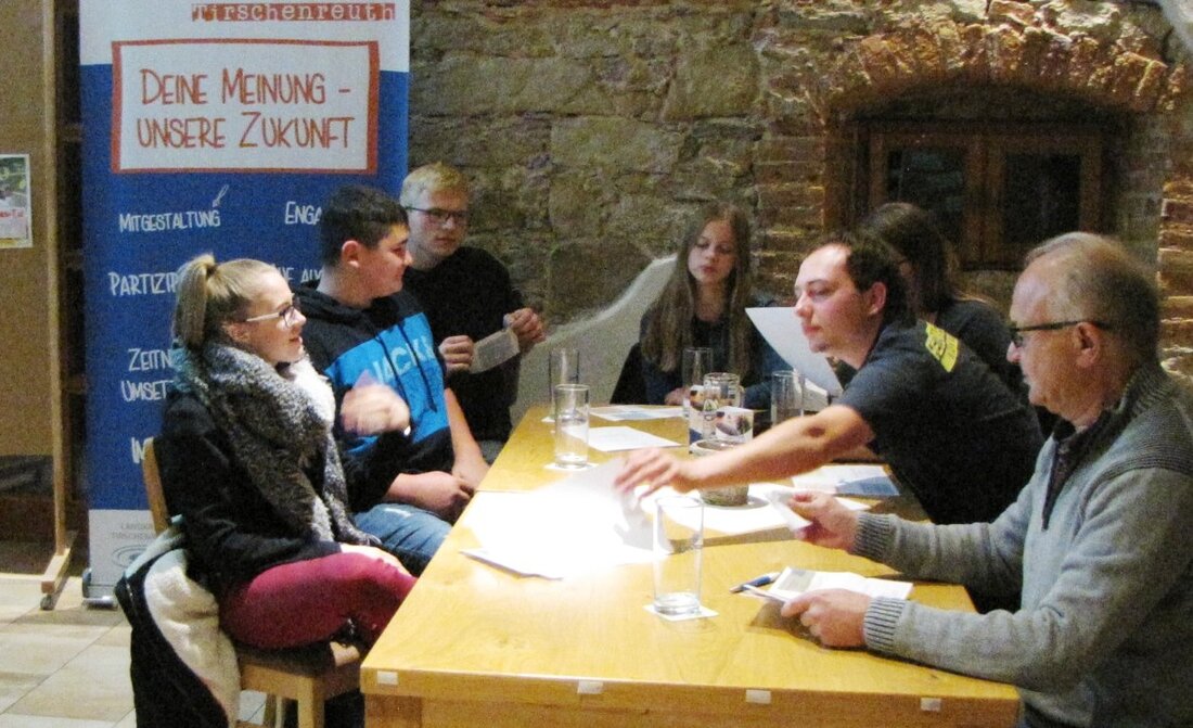 Bärnau. Kreisrunder Tisch Jugendarbeit (KTJ) – wer ist das und was kann er für die Jugendarbeit vor Ort tun?  Das war das Thema des Gemeindebesuchs in Bärnau. „Kreisrunder Tisch Jugendarbeit“ – [&hellip;]