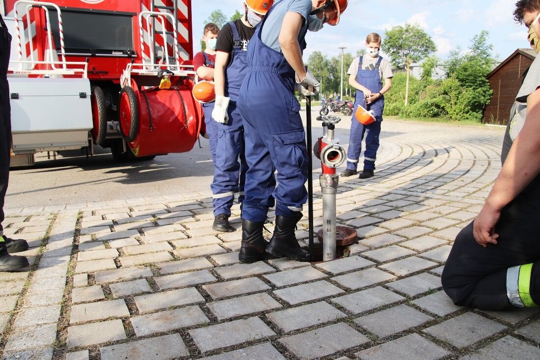 Eschenbach. Die lange Durststrecke ist vorbei: Endlich darf die Jugendfeuerwehr wieder üben.  „Endlich dürfen wir wieder“, so die einstimmige Meinung vieler Jugendlicher, die sich zur ersten Übung der Jugendfeuerwehr Eschenbach [&hellip;]