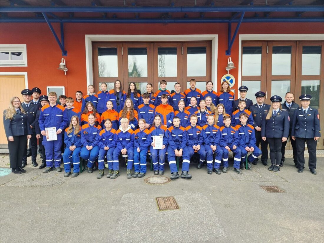 Pirk. Am 2. November 2024 fanden 36 Jugendliche aus verschiedenen Feuerwehren zum Wissenstest über Fahrzeugkunde zusammen, 18 absolvierten erfolgreich die Stufe eins Bronze.