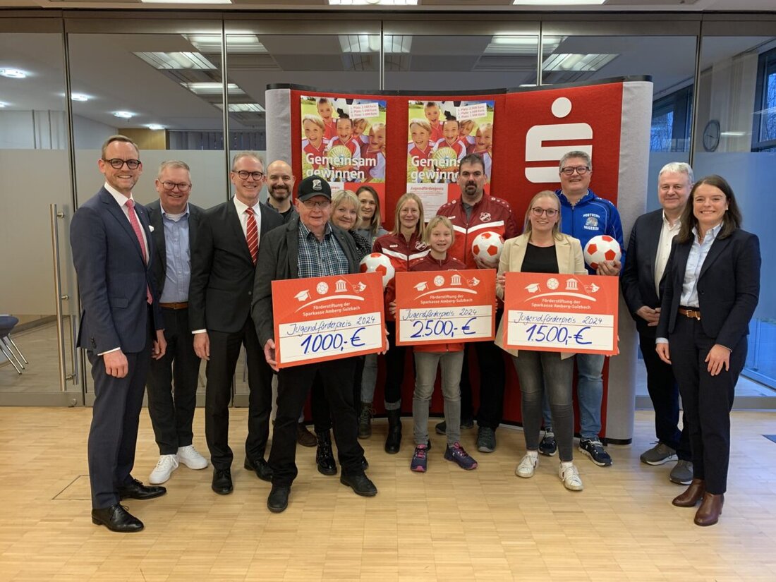 Amberg-Sulzbach. Der Jugendförderpreis der Sparkasse Amberg-Sulzbach zeichnete Vereine für ihre Fußballprojekte aus.