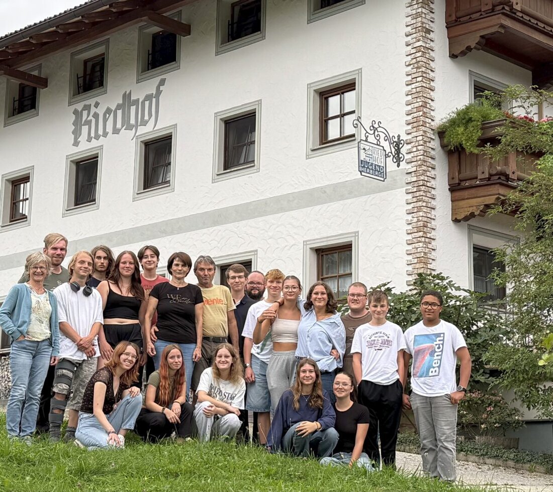Amberg-Sulzbach/Breitenbach am Inn. 15 Jugendliche erlebten vom 25. August bis 3. September in Tirol eine Freizeit mit Wanderungen, Hochseilgarten, Bergwerk und einem Tag in Innsbruck.