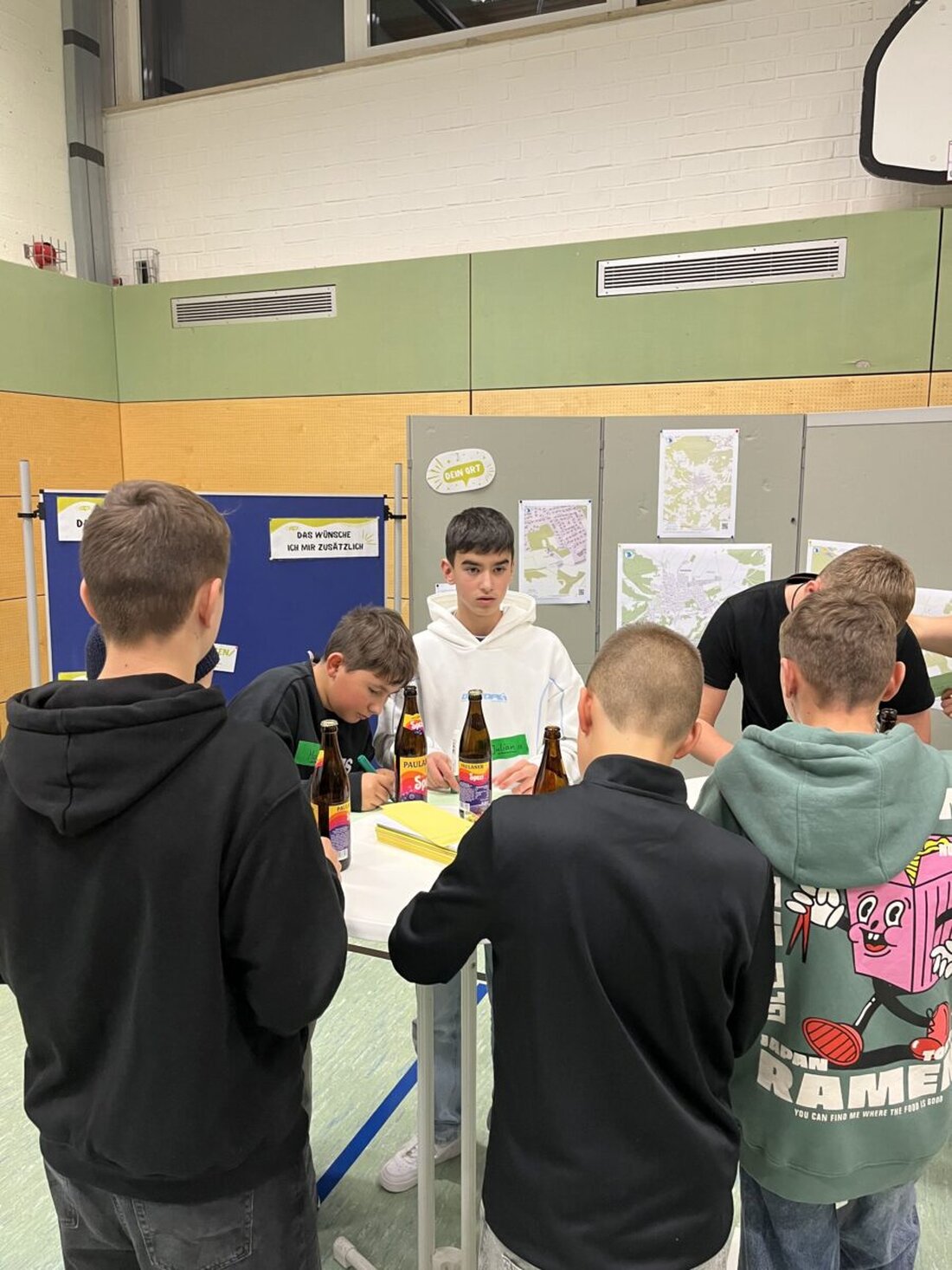 Ammerthal. Beim Projekt "Sag wAS" brachten zwölf bis 18-Jährige in Workshops ihre Ideen für Treffpunkte, Freizeit und Mobilität ein. Bürgermeister und Gemeinderäte hörten zu und diskutierten konkrete Schritte für ihre Zukunft.