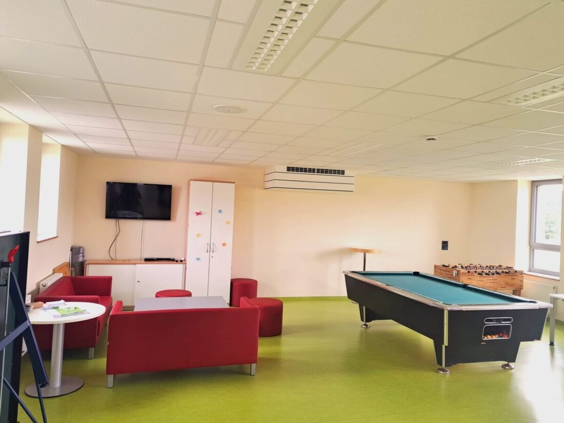 Teublitz. Der Kinder- und Jugendtreff im Mehrgenerationenhaus hat regulär jeden Donnerstag von 15 Uhr bis 18 Uhr und jeden Freitag von 15 Uhr bis 19 Uhr geöffnet.
Ergänzend dazu bietet Jugendpflegerin Steffi Franek am Ende der Winterferien und
im gesamten Januar 2025 einige Aktionen zusätzlich an.