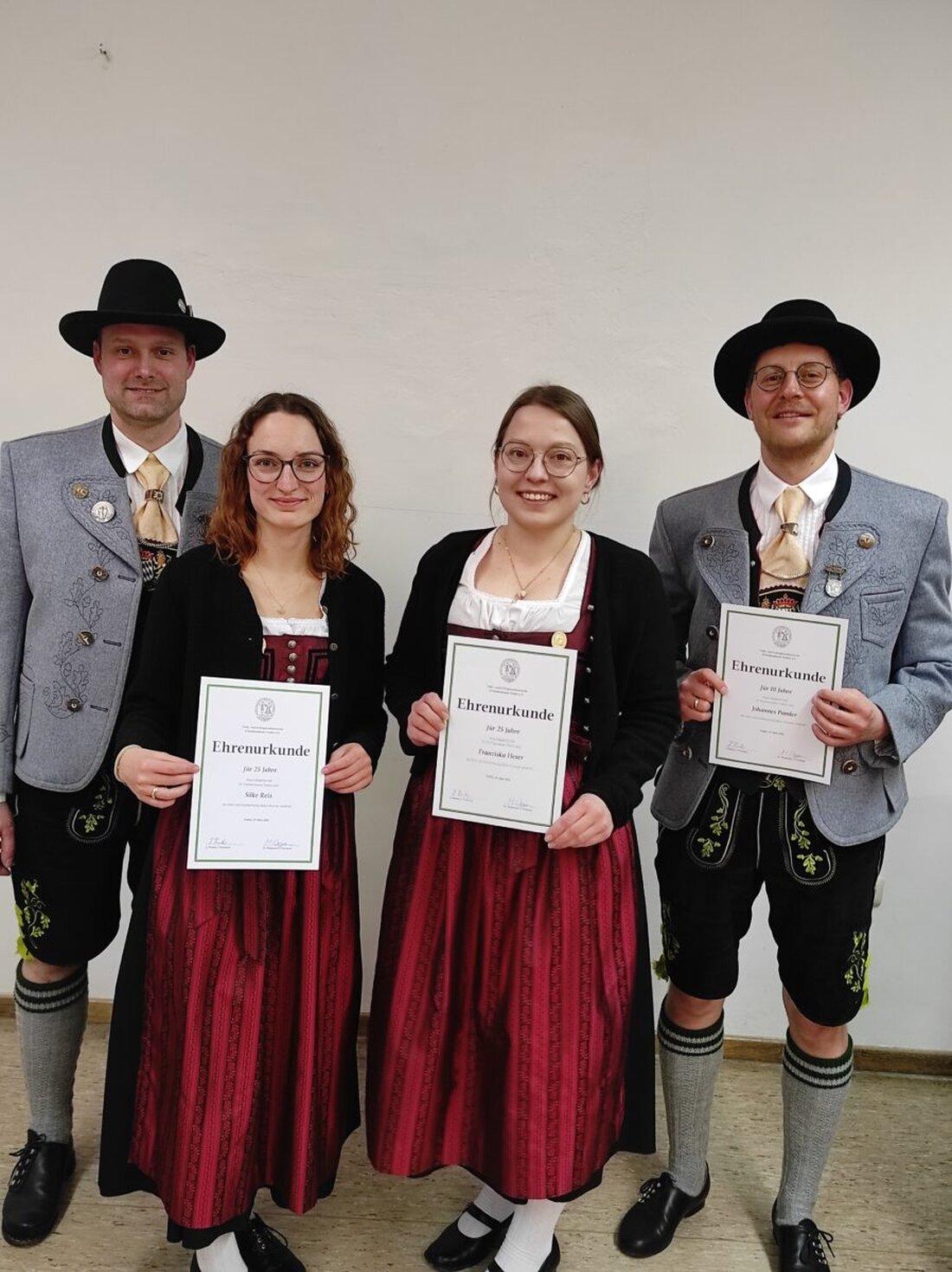 Trabitz. Der Trachtenverein D'Haidnaabtaler richtet im August das einwöchige Gau-Jugendzeltlager auf dem Pressather Schulsportplatz aus und sucht Helfer. Die Mitgliederzahl stieg, die Jugend tanzt stark; neue Dirndl sind bestellt.