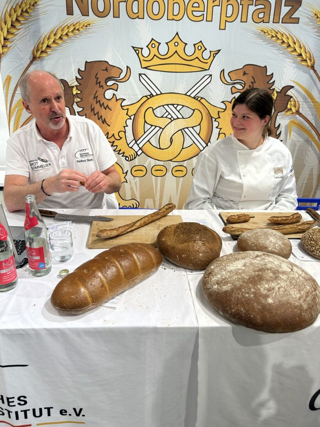 Weiden. Im NOC duftete es am 18. und 19. März nach frischem Brot: Bei der jährlichen Brotprüfung der Innungsbäcker bewerteten Experten des Deutschen Brotinstituts die Laibe – mit Nachwuchstalent Lena Soller an der Seite.