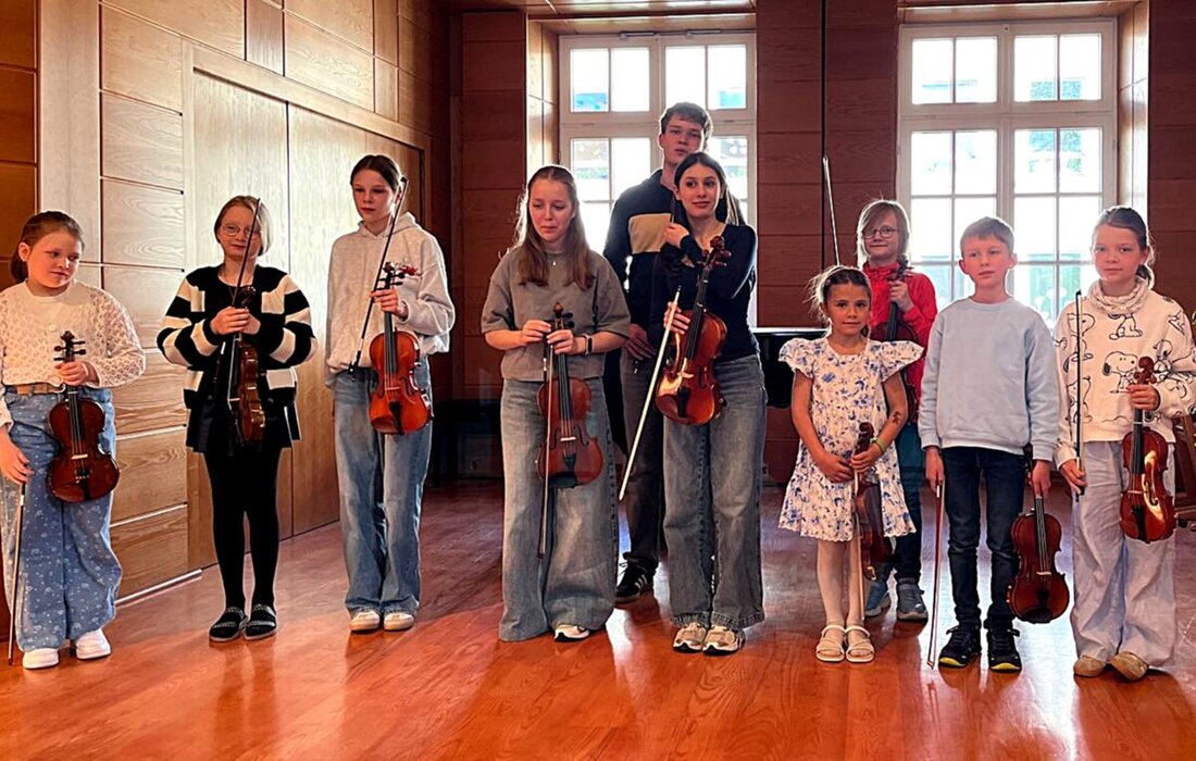 Weiden. Im Auditorium der Franz-Grothe-Schule begeisterte kürzlich der Vorspielabend der Streicherklasse das Publikum. Unter Henry Cain musizierten junge Talente mit ruhigen bis virtuosen Stücken und ernteten langen Applaus.