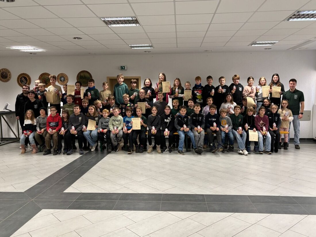 Stulln. Die Gaujugend im Schützengau Nabburg richtete ihren Rundenwettkampf im Lichtgewehr- und Blasrohrschießen erfolgreich aus. 63 Jungschützen traten in zwei Klassen an, alle erhielten Preise.