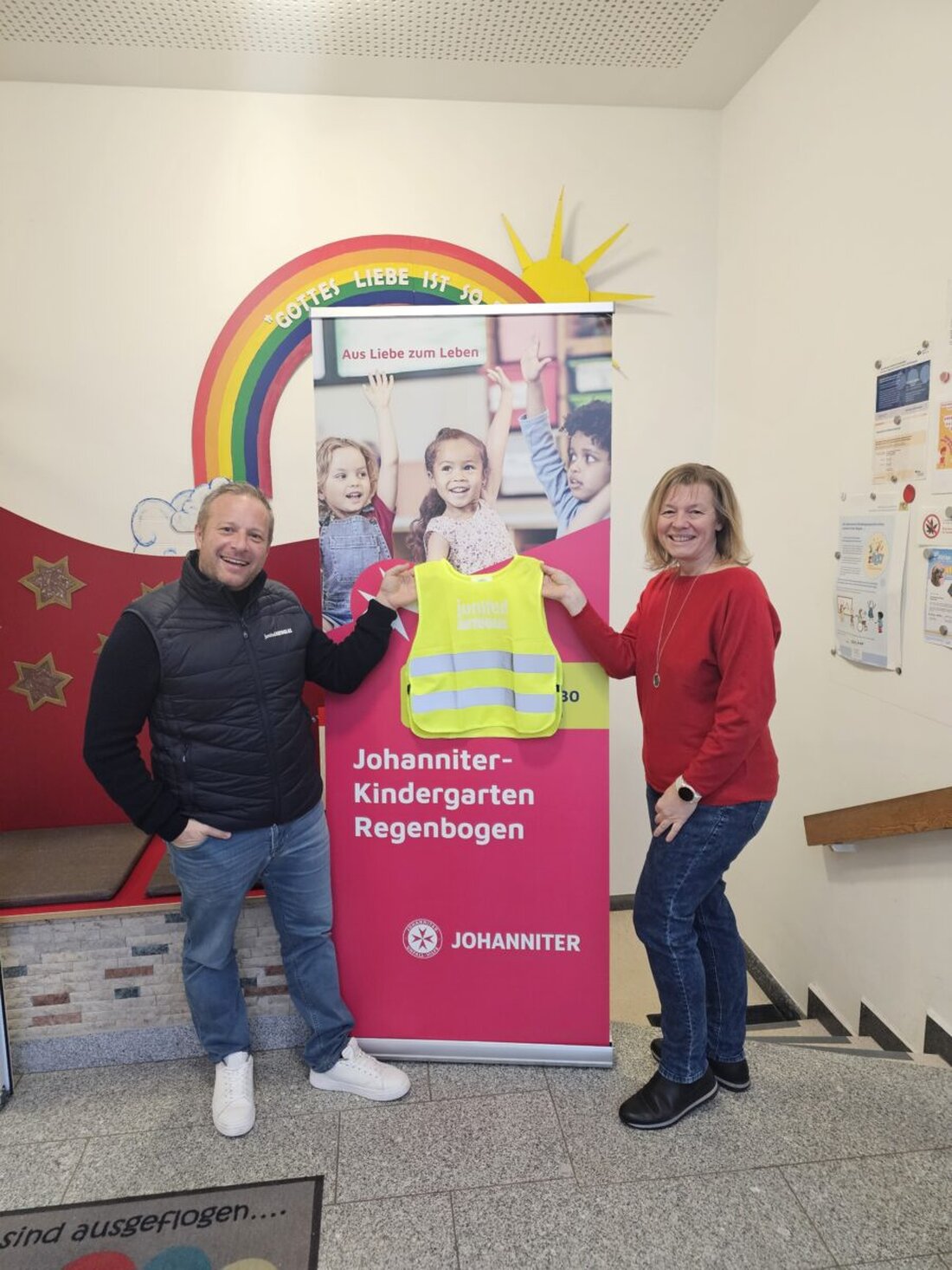 Plößberg. Die Kinder des Johanniter-Kindergartens „Regenbogen“ sind regelmäßig in Beidl und der näheren Umgebung unterwegs. Gerade in der aktuellen Jahreszeit, in der Nebel und frühe Dämmerung die Sichtverhältnisse erschweren, ist besondere Vorsicht geboten.