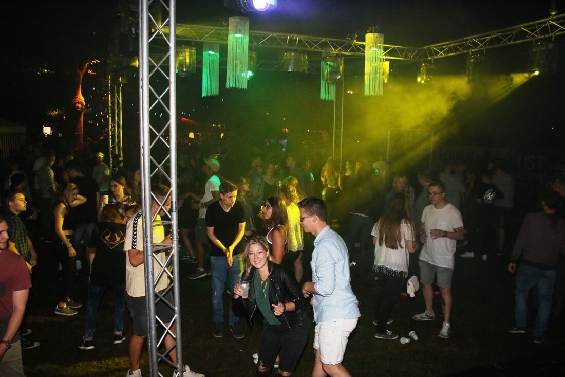 Pressath. Zum 5. Jubiläum ihrer “JUst Ballern”-Party am Kiesibeach ließen sich die Mitglieder der JU Pressath wieder jede Menge Specials einfallen. Bei allen friedlichen Partygästen und tatkräftigen Helfern galt der [&hellip;]