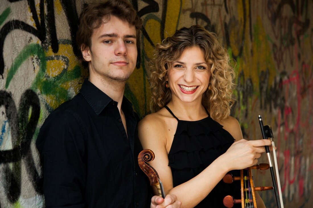 Waldsassen. Die Geschwister Well werden bald im Abtschloss in Waldsassen auf der Bühne stehen – Maria Well mit dem Violoncello und Matthias Well mit der Violine. Mit Maria und Matthias [&hellip;]