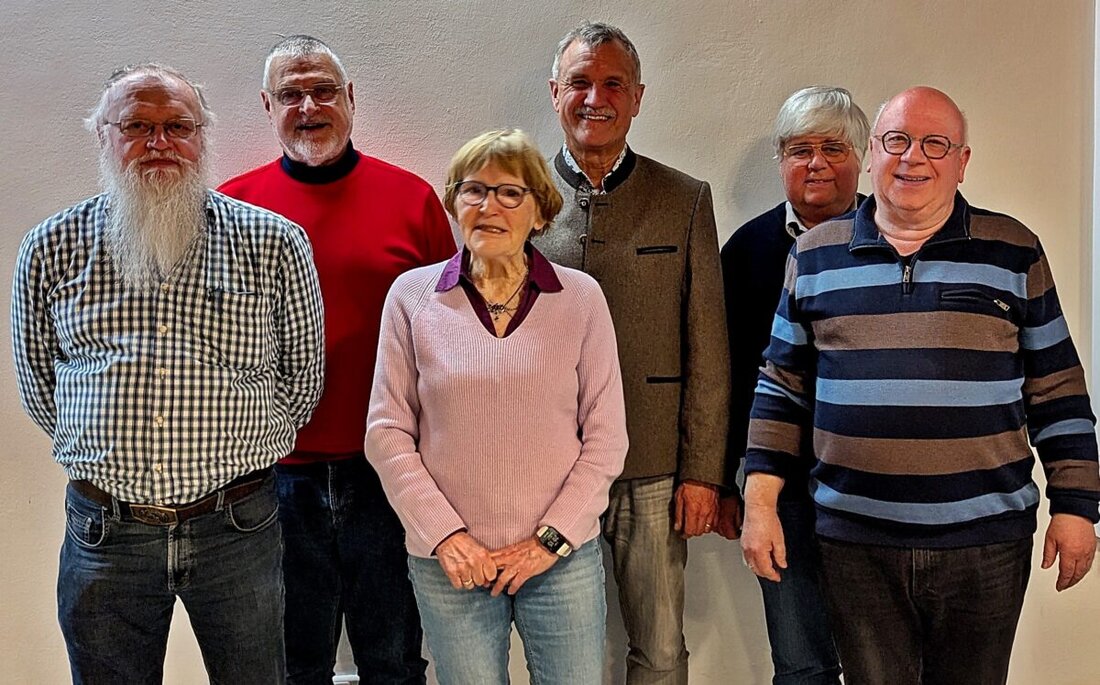 Weiden. Bei der Jahreshauptversammlung der KAB Maria Waldrast wurde das bisherige Vorstandsteam für ein weiteres Jahr einstimmig gewählt, Hans-Jürgen Gmeiner bleibt Teamsprecher. Die Erlöse der Veranstaltungen flossen dem Kindergarten Maria Waldrast zu, um den Spielplatz auszubauen.