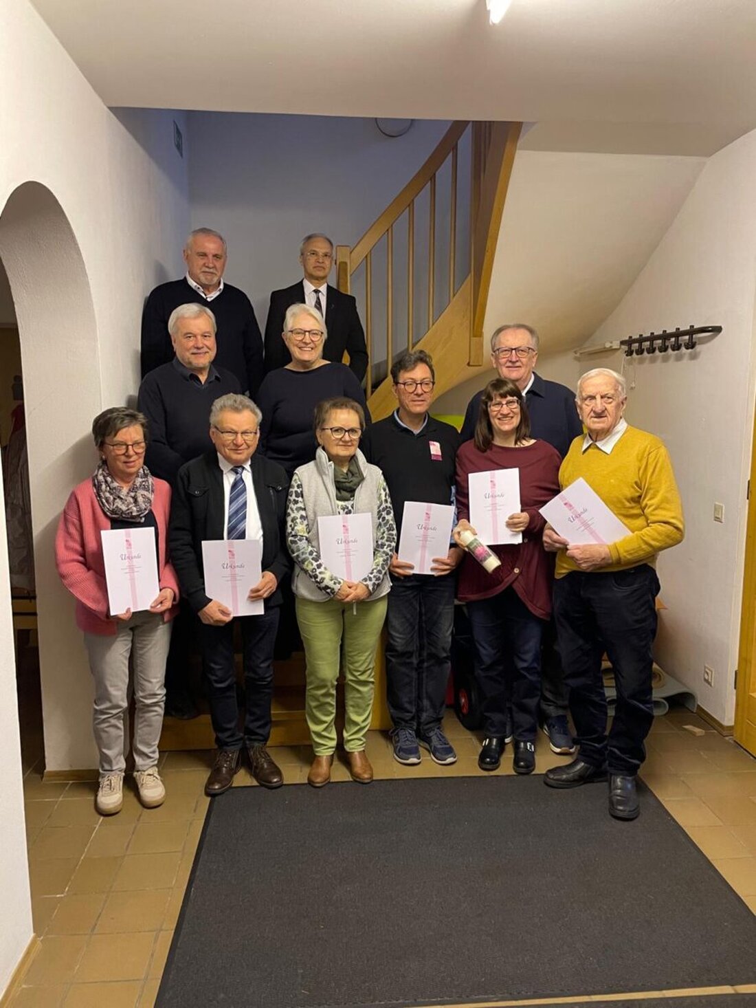 Weiherhammer. Die KAB bestätigt in der Hauptversammlung am 22. Februar ihr bewährtes Leitungsteam bis 2030 und plant weiteres Engagement in der Pfarrei. Geehrt wurden langjährige Mitglieder; der Ortsverband zählt 95 Mitglieder.