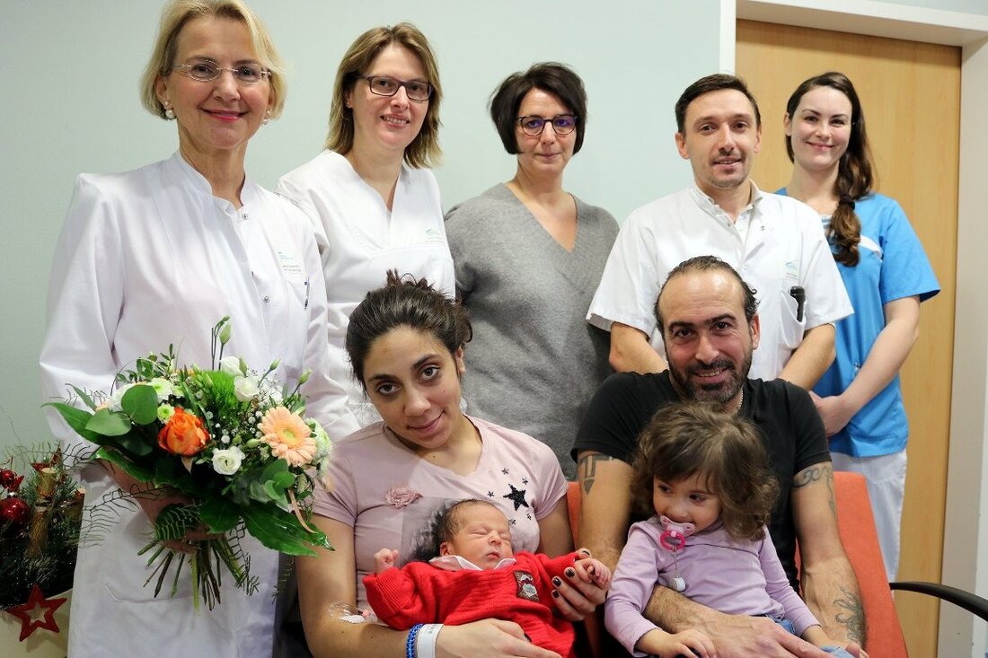 Marktredwitz. Am 6. Dezember hat Dylan Crisafulli das Licht der Welt erblickt. Und dieser Geburtstag war ein ganz besonderer im Klinikum Fichtelgebirge, denn der kleine Dylan ist das 450. Baby, [&hellip;]