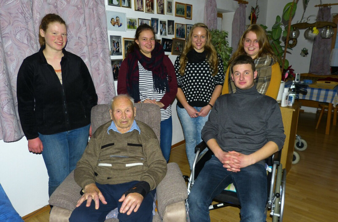 Leuchtenberg. Das war für die 43 Senioren eine gelungene Überraschung: Die Katholische Landjugendbewegung (KLJB) war in fünf Gruppen unterwegs um den Frauen und Männern im Alter von 80 bis 94 [&hellip;]