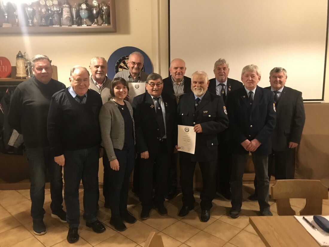 Weiherhammer.  Weiherhammer. Gemäß ihrem Wahlspruch „In Treue fest“ präsentierte sich die Krieger- und Soldatenkameradschaft(KSK) Weiherhammer zu ihrer Jahreshauptversammlung im TSG-Sportheim.