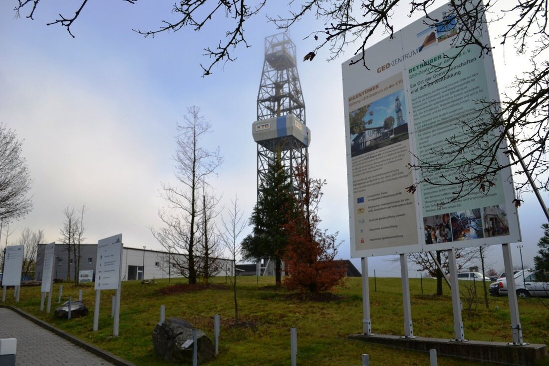 Windischeschenbach. Aufgrund der Ermächtigung durch das Bayerische Staatsministerium für Umwelt und Verbraucherschutz wurde dem GEO-Zentrum an der KTB e.V. für das Projekt „GEO-Zentrum an der KTB – Geowissenschaftlich Bildung für [&hellip;]