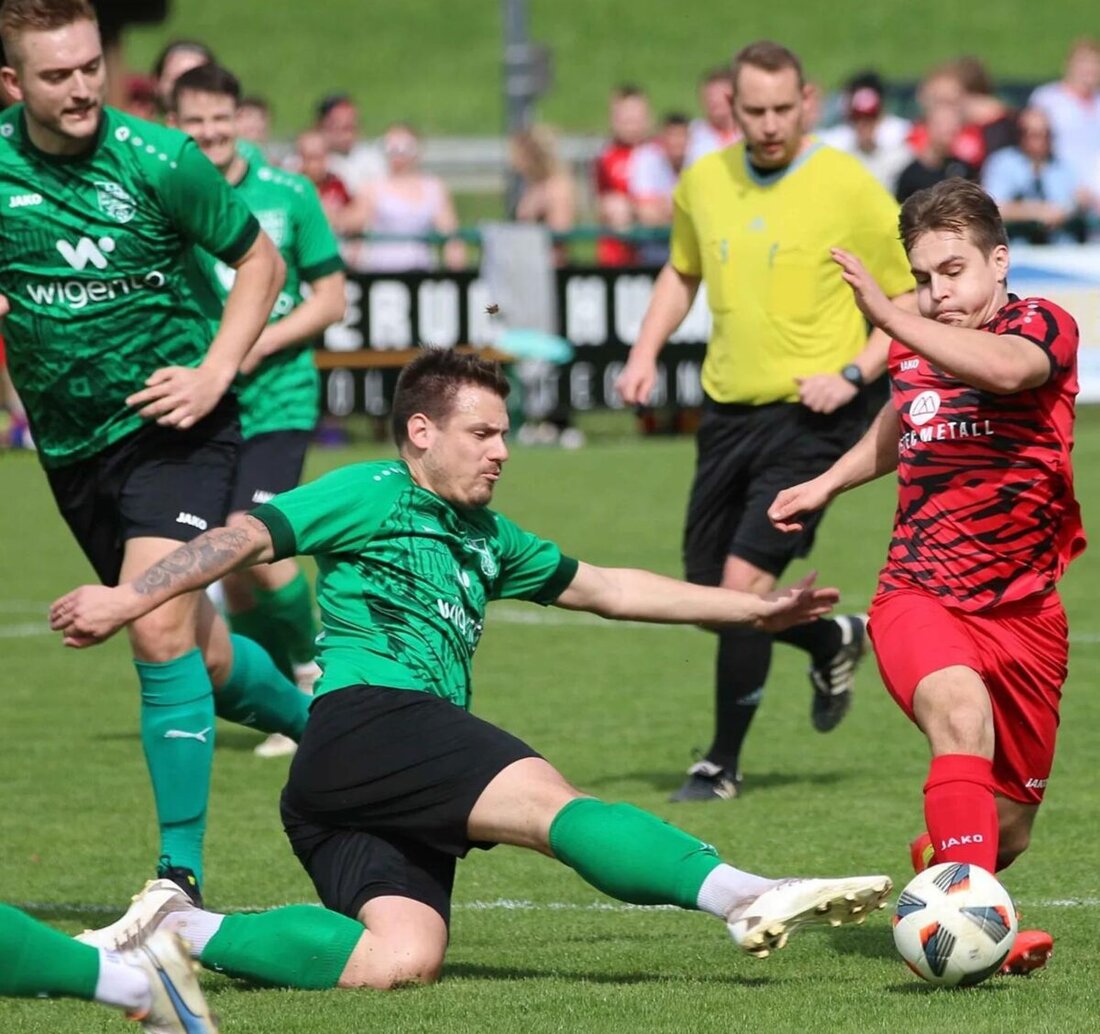 Rieden. Der 1. FC Rieden hat die Kaderplanung für 2026/2027 mit Rückkehrer Tobias Eichermüller und Torwart Adam Krumrein abgeschlossen. Coach Timo Studtrucker setzt auf eine junge Elf und peilt das obere Tabellendrittel an.