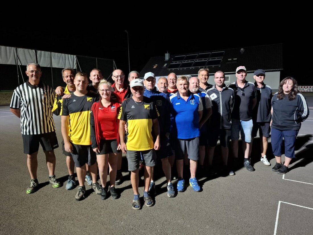 Waldsassen-Kondrau. Die Sportfreunde Kondrau veranstalteten auf Schabbi's Stockbahnen ihr Abendturnier. Zwölf Teams starteten um 17 Uhr, nach knapp sechs Stunden siegte der 1. FC Kaltenbrunn vor dem SV TUS/DJK Grafenwöhr.