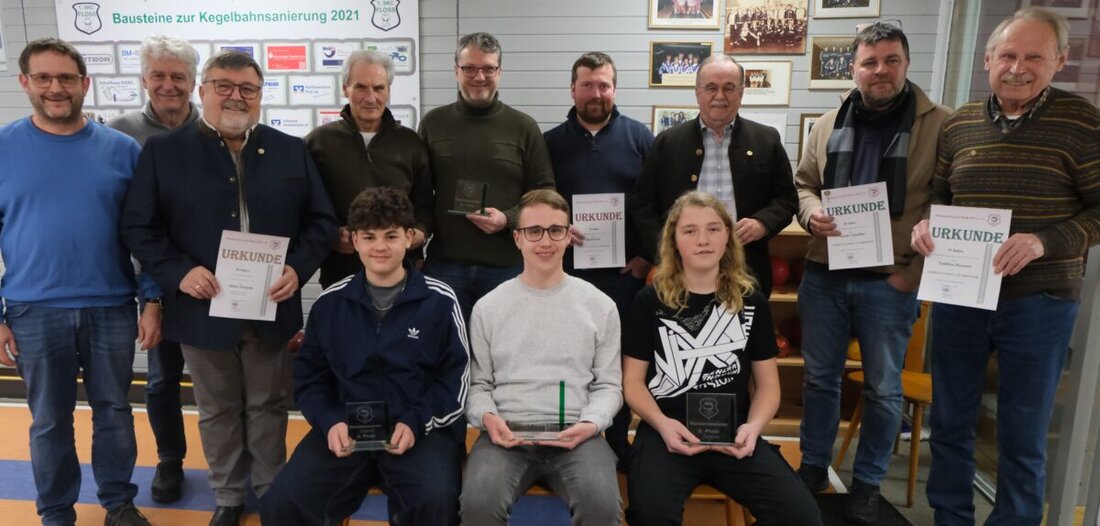 Floß. Arbeitseinsatz und Kameradschaft prägen die Flosser Fischer. In der Jahresversammlung freute sich Vorsitzender Tobias Hacker über ein starkes Vereinsjahr und rund 1.000 geleistete Stunden.