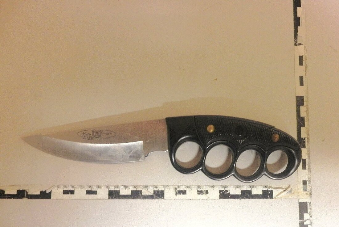 Pleystein. Mit dem Besitzer dieses Kampfmessers hätte man sich lieber nicht anlegen sollen.  Welcher Bedrohung sich der Mann aus der südlichen Oberpfalz ausgesetzt sah, um solche Waffen griffbereit in der Türablage [&hellip;]