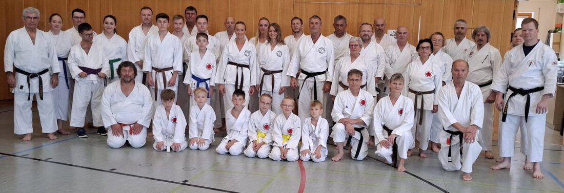 Störnstein. Das Karate Dojo im SV-Störnstein feierte sein 25. Jubiläum mit 62 Mitgliedern und einem Lehrgang unter Fritz Oblinger, dem 9. Dan Träger.
