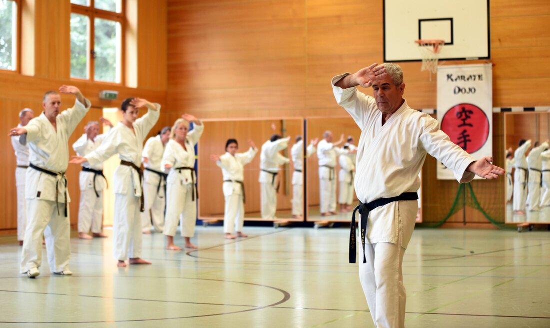 Störnstein. Einige der Teilnehmer des 14. Karate-Lehrgangs mit Fritz Oblinger im Dojo des SV Störnstein nahmen eine weite Anreise in Kauf, um vom Wissen des profilierten Großmeisters zu profitieren. Auf [&hellip;]