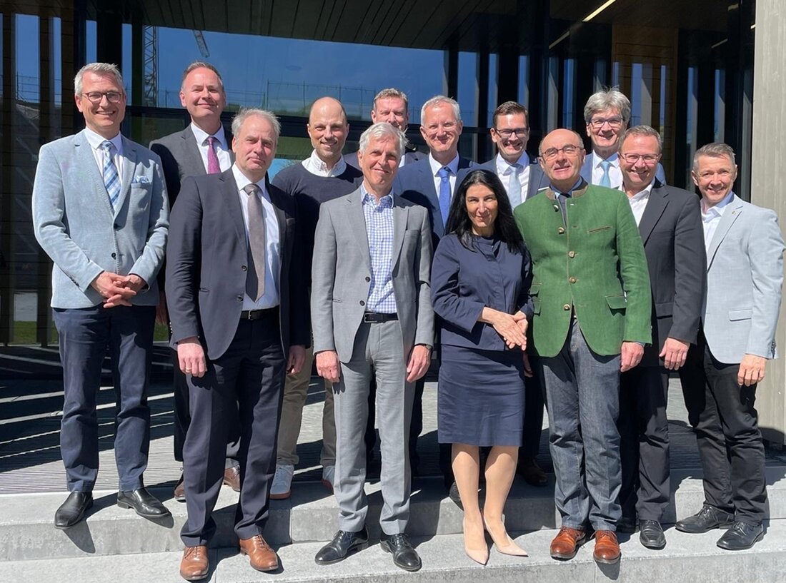 Weiden. Das 19. Niederbayerisch-Oberpfälzische Kardiologieforum brachte an der OTH Dutzende Herzspezialisten aus der Region zusammen. Im Fokus standen Koronarerkrankung, Herzinsuffizienz, Eingriffe und neue Schrittmachertechnik.