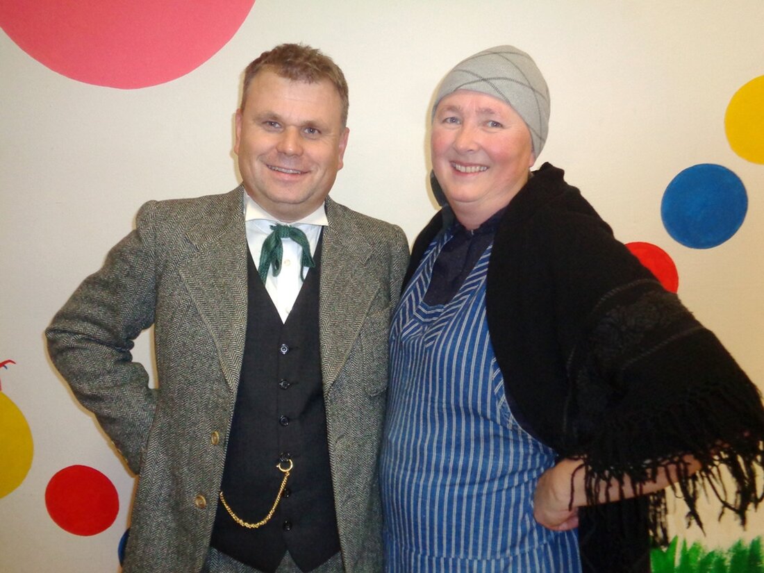 Windischeschenbach. “A weng hausen, a weng mausen, a weng stehln” – so lautet der Untertitel von “Der Biberpelz”. Durch Regisseur Hannes Rupprecht wurde das Stück von Gerhart Hauptmann zu einer [&hellip;]