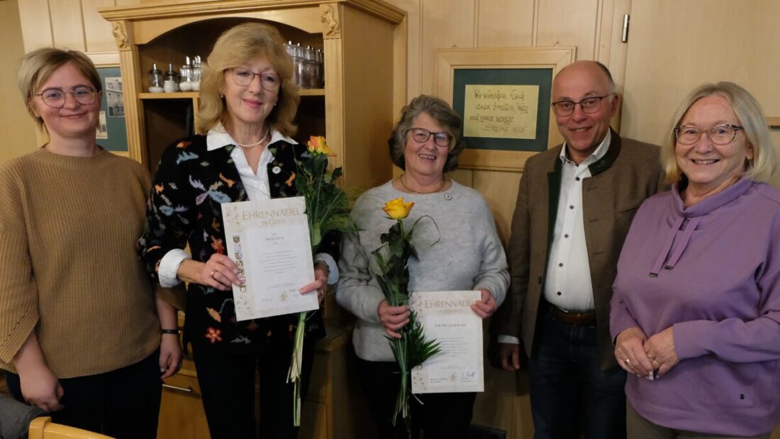 Floß. Der Obst- und Gartenbauverein Floß spendet 1.000 Euro an die Aktion "Lichtblicke" dank des Erfolgs von Hermanns Kasperltheater.