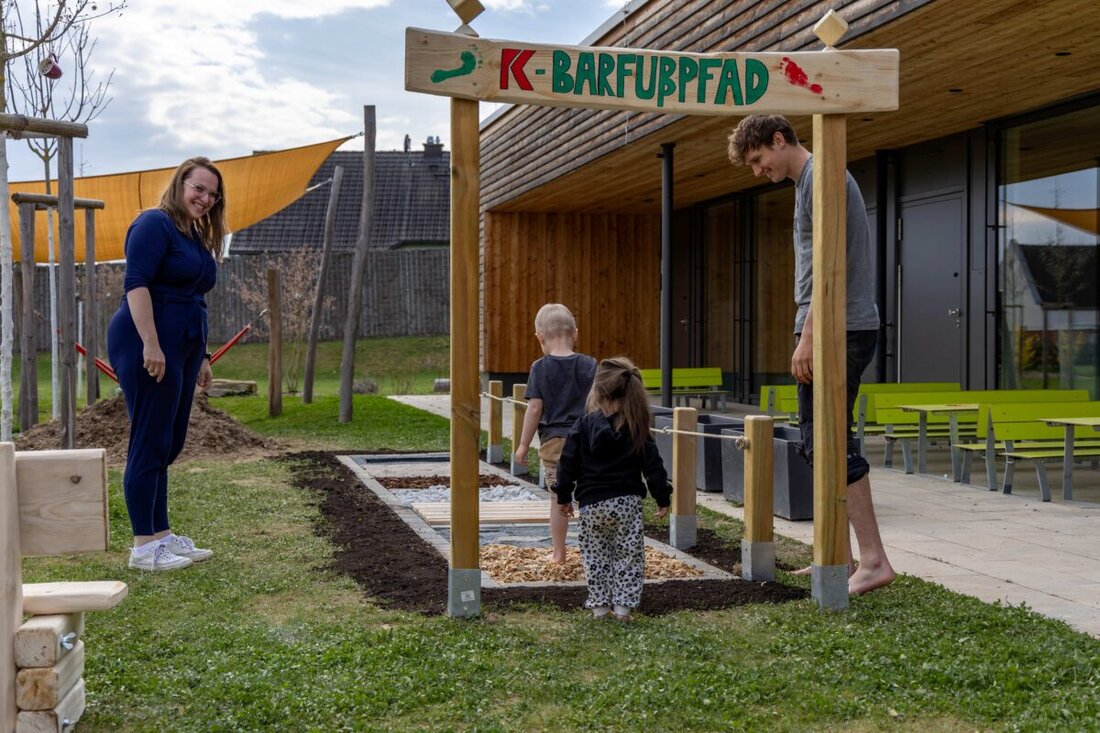 Waldsassen. Elf Kinder des Johanniter-Kinderhauses „Waldwichtel“ haben kürzlich einen Vormittag beim Bauunternehmen Kassecker in Waldsassen erlebt. 