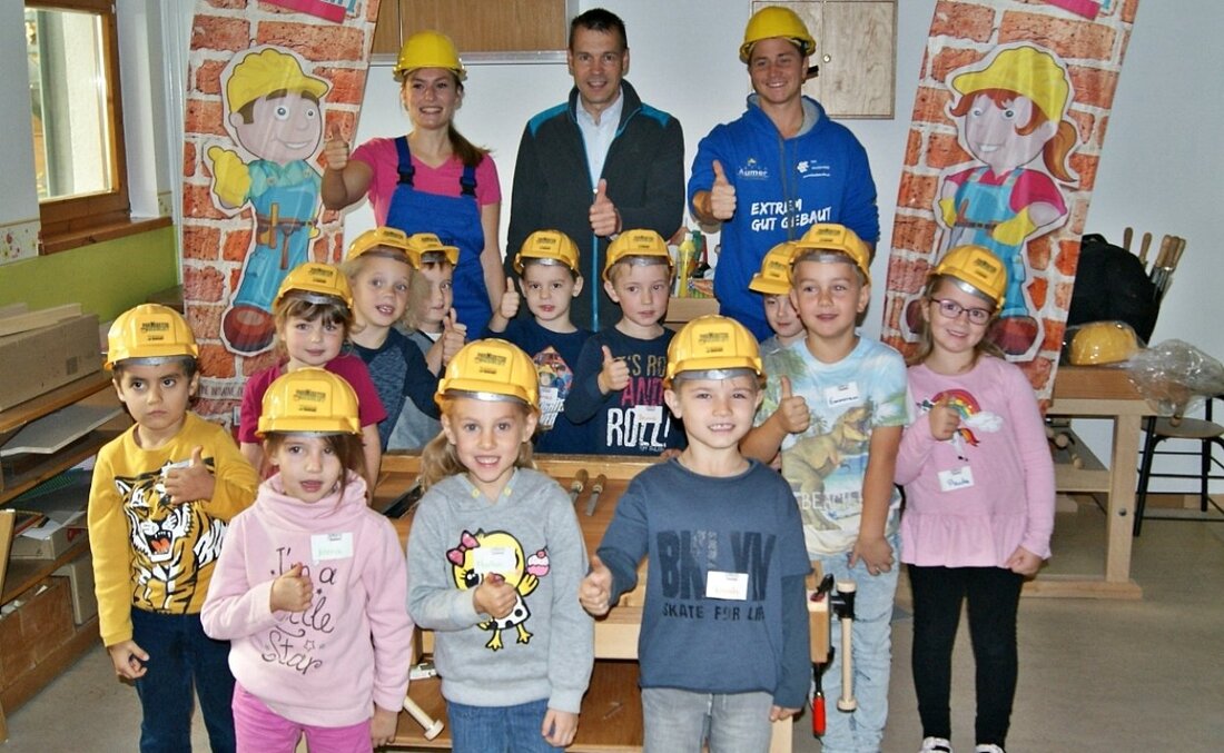 Waldsassen. Das Bauhandwerk zu Gast in Bayerns Kitas – mit Hammer, Säge und Werkbank ausgestattet ging es rund in Waldsassen. Soviel sei verraten: Es entstanden kleine Kunstwerke!  Die Aktion der [&hellip;]