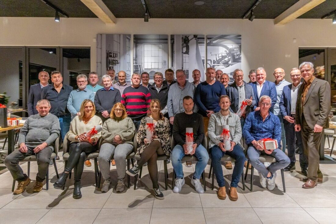Marktredwitz. Kassecker feiert seine Jubilare und verabschiedet 13 Neu-Ruheständler im Restaurant benkers. Die Geschäftsführung dankt für Jahrzehnte Loyalität und würdigt Mitarbeiter mit zehn und 40 Jahren Betriebszugehörigkeit.