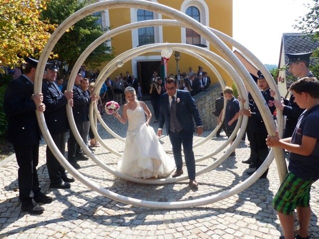 Leuchtenberg. Die Hochzeitsglocken läuteten in Leuchtenberg für Katharina Messer und Phillip Haas! Bevor es aber zur Feier ging, musste das Brautpaar noch die ein oder andere Hürde nehmen. Viele Vereine [&hellip;]